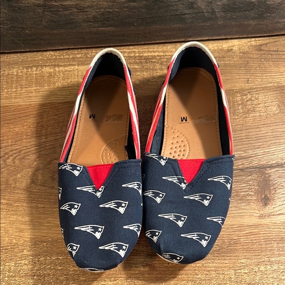 NFL New England Patriots Women's Slip-on Shoes Navy and Red Striped Patriots Fan - Picture 6 of 6